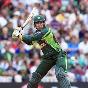 Pak retain Misbah, Hafeez for SA Tests; omit openers Farhat, Umar