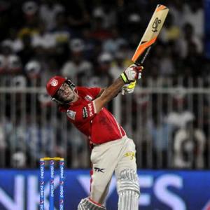 Maxwell, Balaji help Punjab destroy Hyderabad and top IPL table