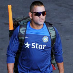 India's string of away Test defeats a blot on Dhoni's captaincy record