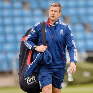 Giles to apply for England coach job after Flower's resignation