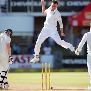 Fiery Dale Steyn leads South Africa to crushing win