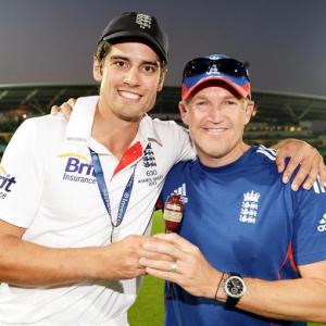Cricket Buzz: Flower defends Cook captaincy