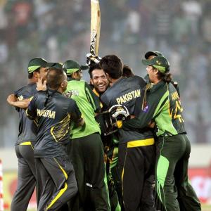 Turning points in India-Pakistan match: Karthik's miss, Afridi's blast