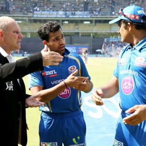 Cricket Buzz: Mumbai allowed to replace injured Praveen Kumar with Ojha