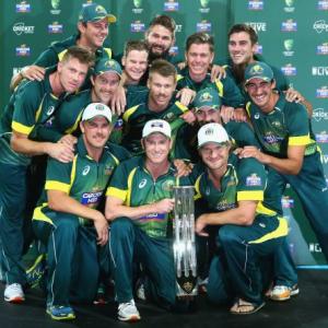Australia scramble to victory, reclaim number one ranking