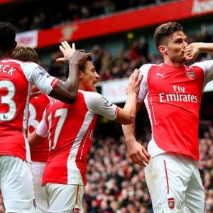 EPL: Slick Arsenal, Man United keep up chase of Chelsea