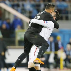 Europa PHOTOS: Sevilla overcome poor 'keeping, Zenit to enter semis