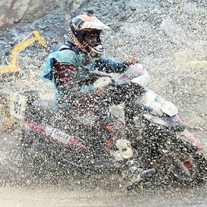 PHOTOS: Scooterists reign in the dirt and rain!