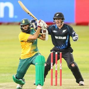 Amla, De Villiers lead SA to comfortable win over New Zealand