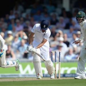Ashes: England collapse puts Australia in sight of victory