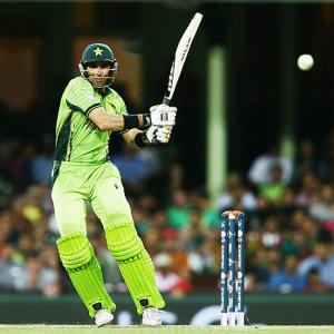 World Cup warm-up: Misbah leads Pakistan to thrilling win over England