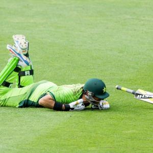 Perform or perish: Akram warns Pakistan team