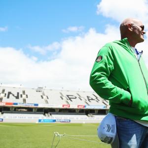 NZ legend Crowe battling cancer, determined to see World Cup