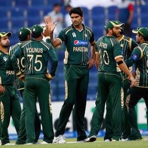 Pakistan team leaves for World T20 in India