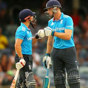 Taylor, Buttler deny India tri-series final berth