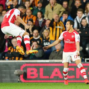 EPL PHOTOS: Arsenal coast past Hull, close in on Champions League berth