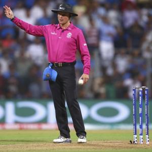 For a spinner to bowl a no-ball is unacceptable: Gavaskar