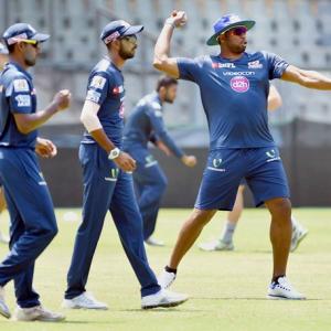 Star-studded Mumbai Indians eye win against KKR