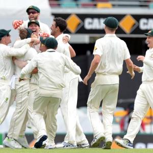 Australia survive Pakistan scare to win day-night Test