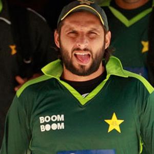 Pakistan's Afridi gives up T20 captaincy
