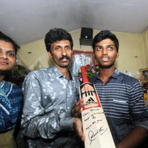 Tendulkar gifts his bat to Dhanawade