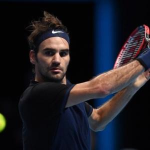 Federer sails in Brisbane, Crawford crushes Petkovic