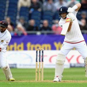 England batsmen fail to punish Sri Lanka