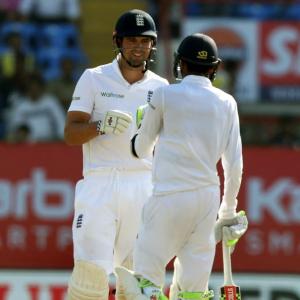 Indian spinners struggle again as England build lead