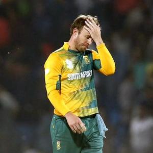 Injured de Villiers out of action till December