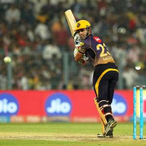 Knight Riders outplay Delhi Daredevils to inch closer to knock-outs