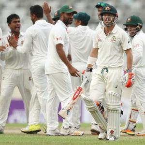 Australia suffer top order collapse after Bangladesh post 260