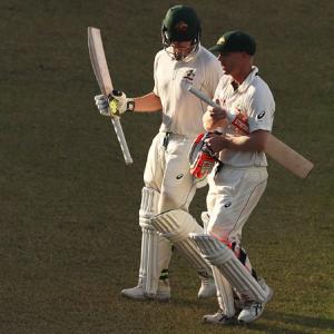 Warner and Smith keep Australia in the hunt against Bangladesh