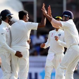 India set for big win after Bangladesh lose early wickets