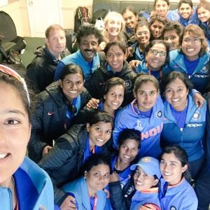 Bhartiya Nari Zindabad! Bollywood cheer Indian women's cricket team