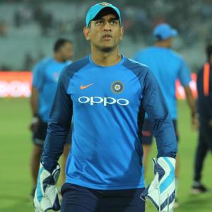 Should India continue with Dhoni till 2019 World Cup?