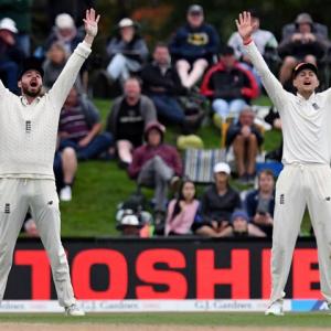 Bad light hinders England bid for victory in 2nd Test