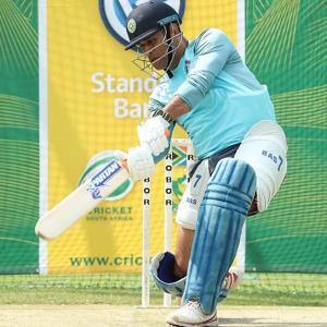 India target series-clincher, South Africa look to survive