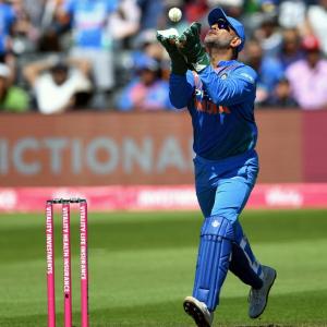 Twin world records for Dhoni in India's T20 win