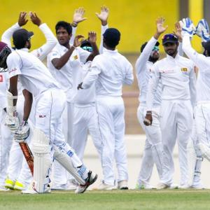 Sri Lanka play under protest after being accused of ball tampering