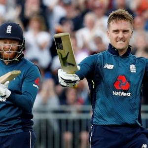 Roy ton helps power England into 4-0 lead over Australia