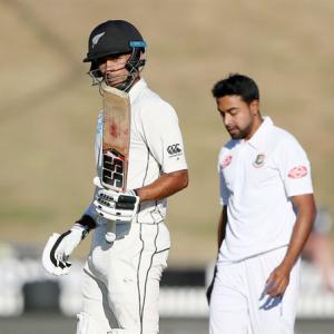 Watling achieves milestone after Tamim hundred in Hamilton Test