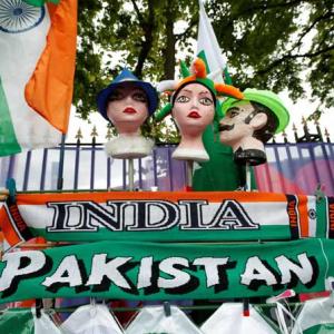 Banish all fear of losing: PM Imran tells Pak team