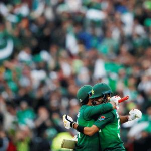 Pak PM Imran congratulates team for 'great comeback'