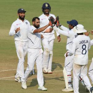 Kohli lauds pacers after another clinical show