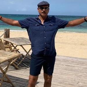 Coach Shastri celebrates India's win with a 'punch'