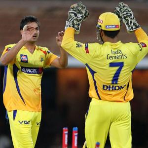 'What sets Dhoni apart is that he is a true leader'