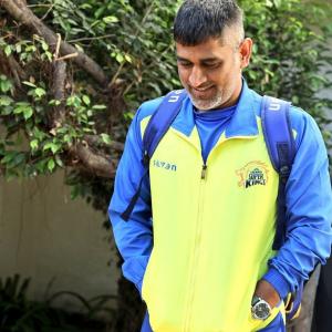 Dhoni was faster than the best pickpockets: Shastri