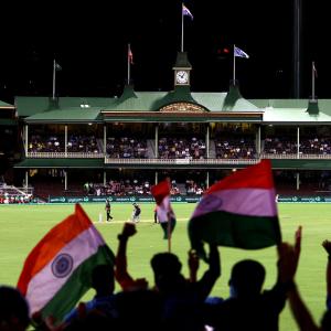 Sydney offers to host last 2 Australia-India Tests