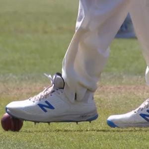 England players trap ball with spikes, raise eyebrows!