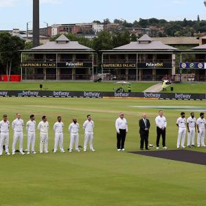 Teams honour anti-apartheid icon, Tutu